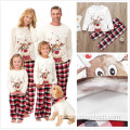 Urso polar do pijama de natal da família